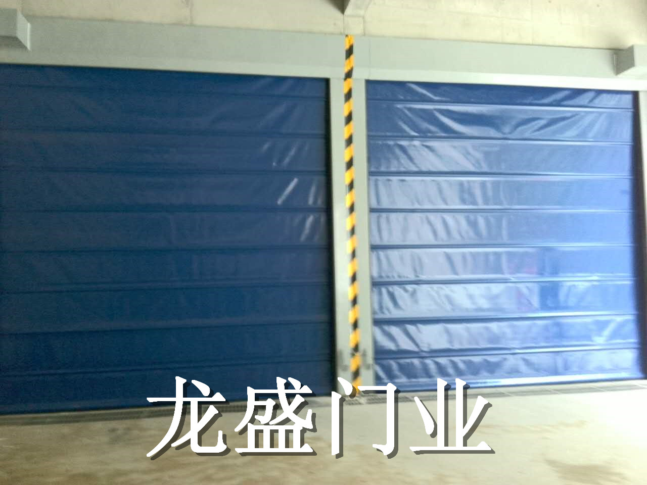 赤峰地下車庫堆積門