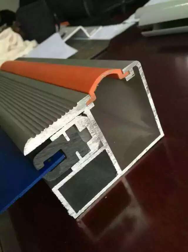 包頭快速卷簾門軌道尺寸