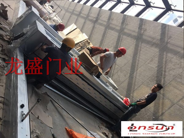烏海硬質(zhì)快速門(mén)安裝
